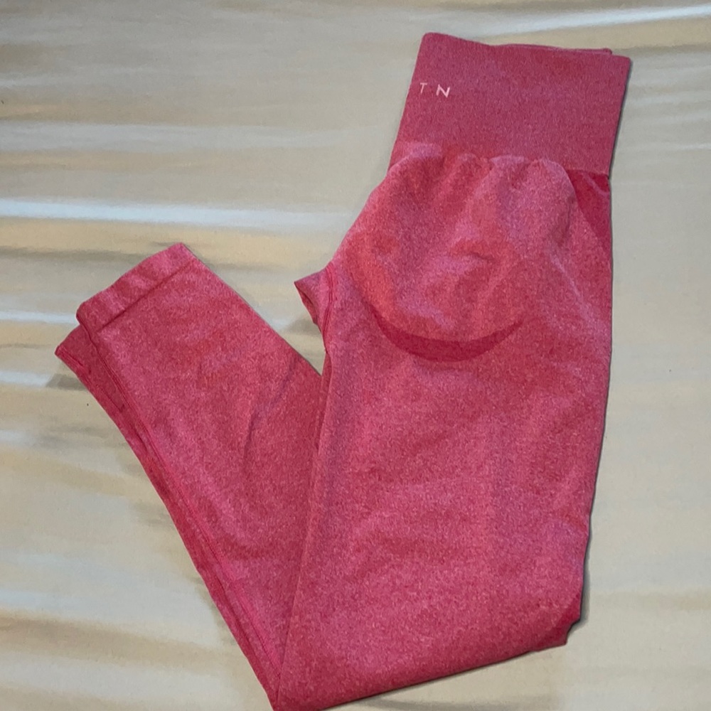 These are NVGTN seamless leggings size medium. Never worn since they were small.